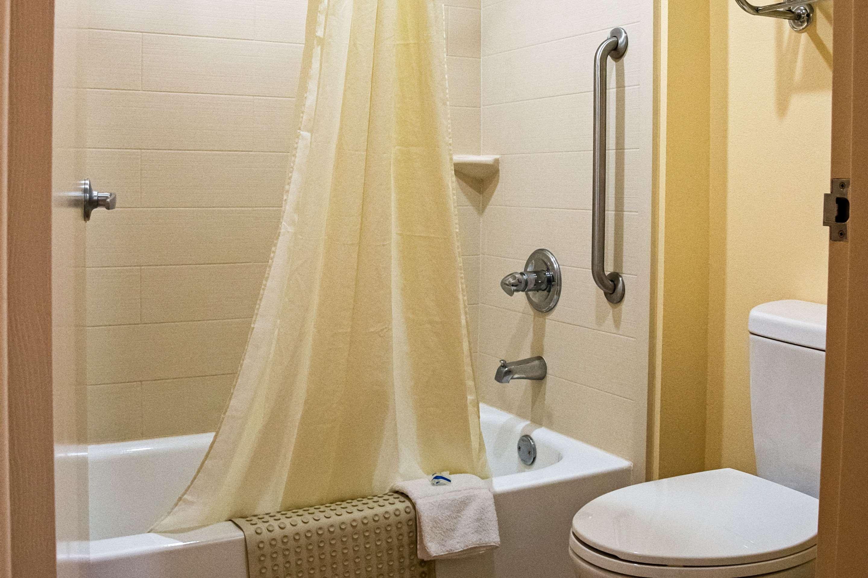 Rodeway Inn & Suites Кларксвилл Экстерьер фото
