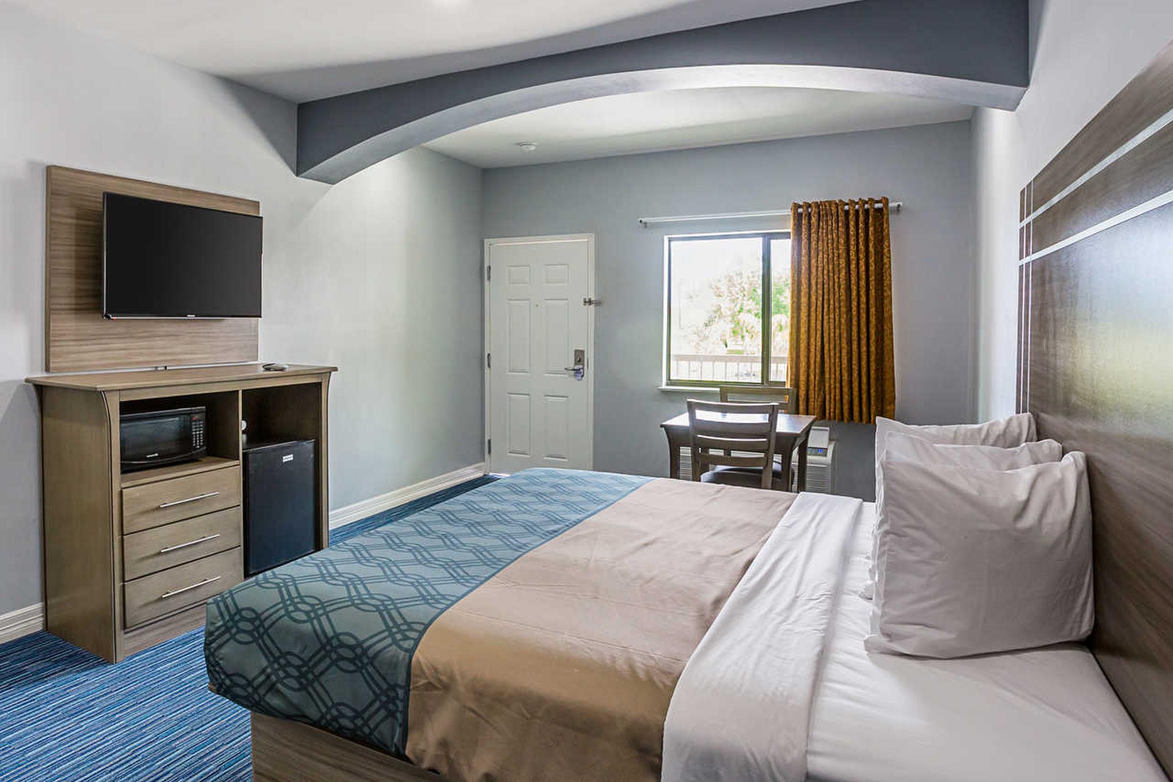 Rodeway Inn & Suites Кларксвилл Экстерьер фото